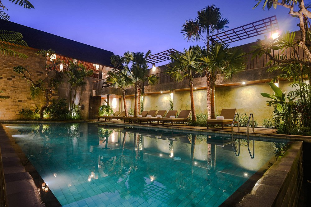 On-site restaurant offering American and Asian cuisine